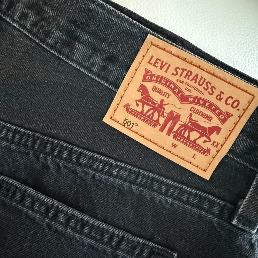 Levi's 501 Black Jean Shorts for Women Raw Hem 29 - Picture 3 of 6